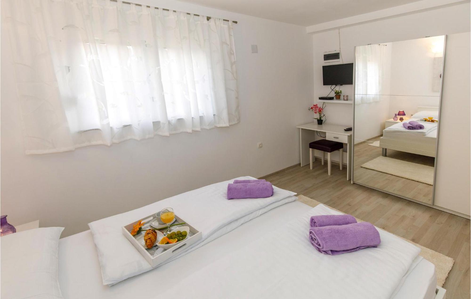 Gorgeous Home In Knin With Kitchen Kovacic Ngoại thất bức ảnh