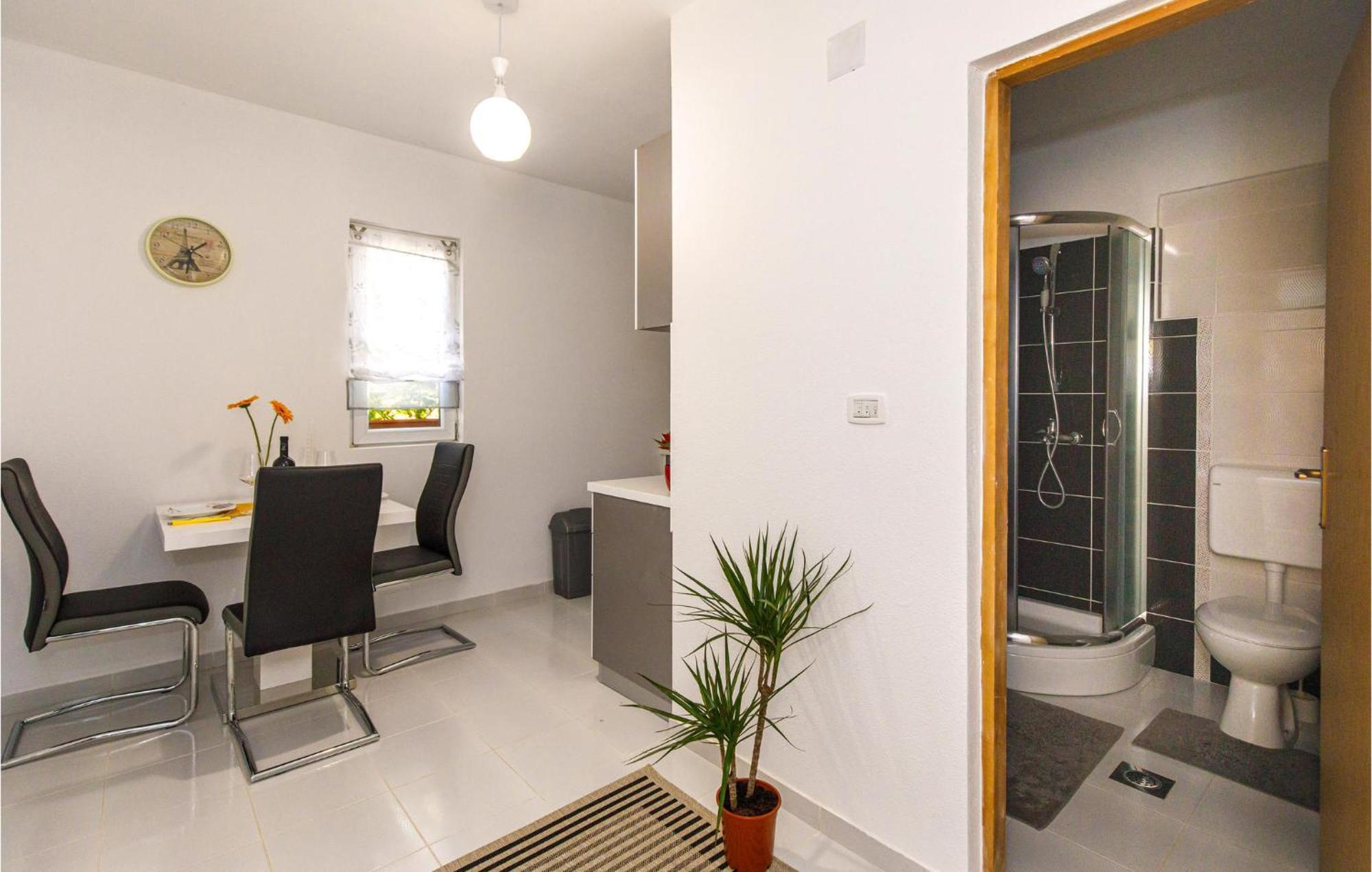 Gorgeous Home In Knin With Kitchen Kovacic Ngoại thất bức ảnh